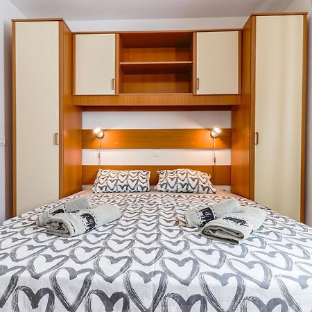 Sunshine Apartments Funtana With Balcony And Sea View 外观 照片