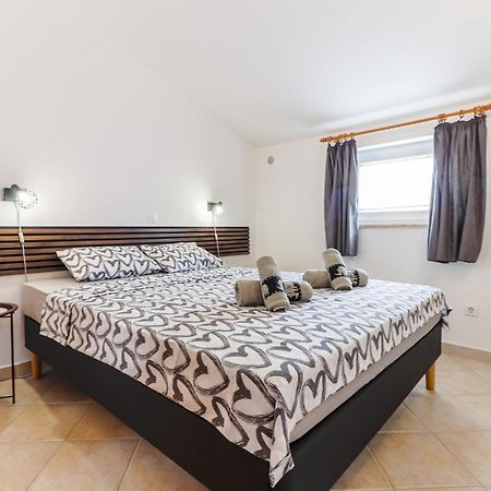 Sunshine Apartments Funtana With Balcony And Sea View 外观 照片