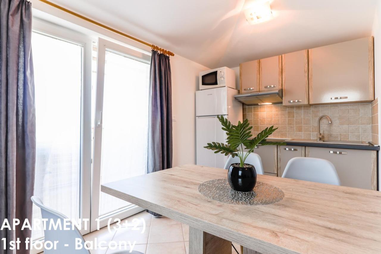 Sunshine Apartments Funtana With Balcony And Sea View 外观 照片
