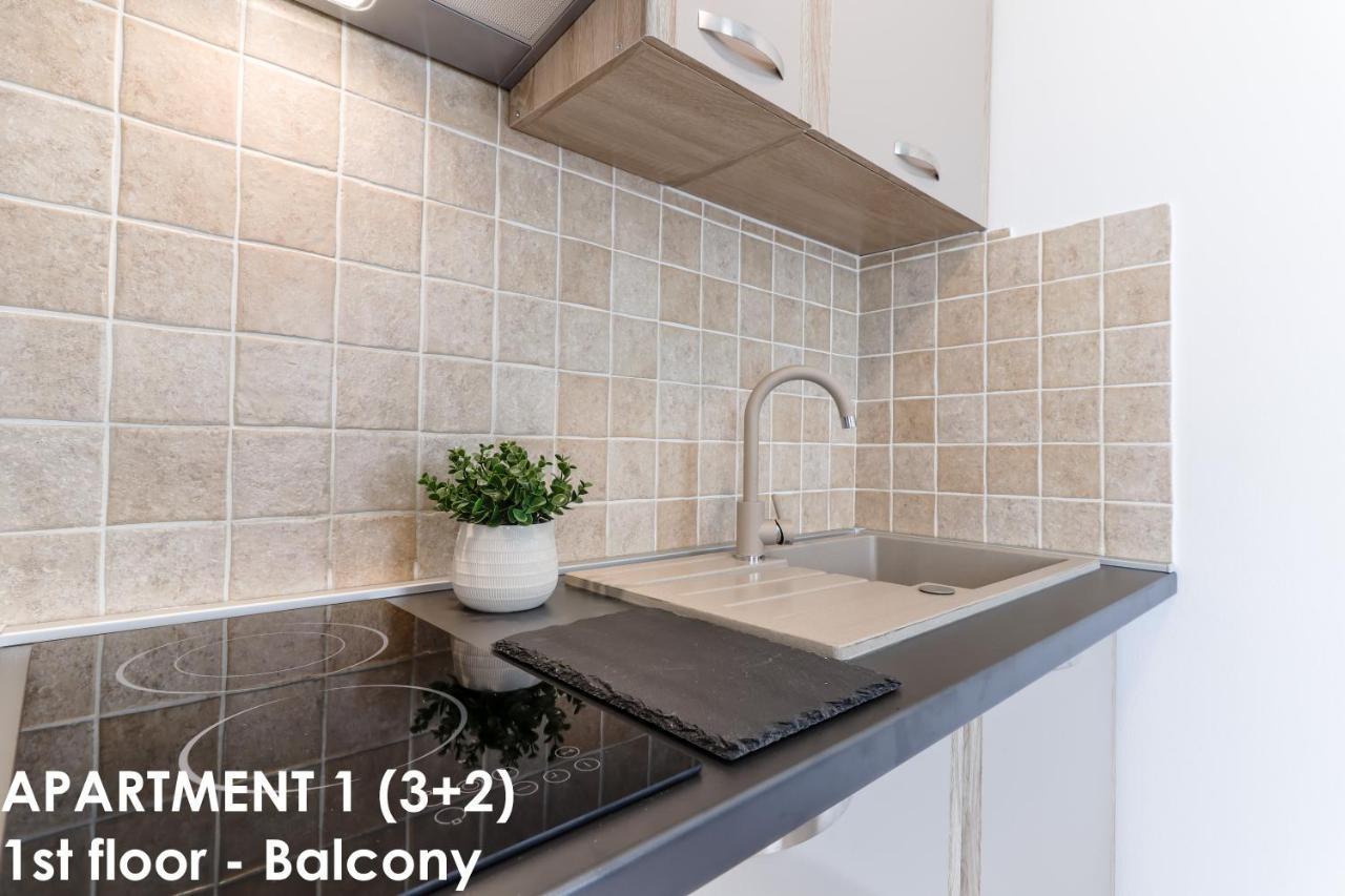 Sunshine Apartments Funtana With Balcony And Sea View 外观 照片
