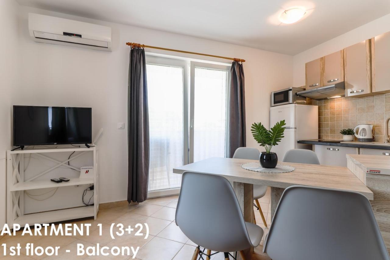 Sunshine Apartments Funtana With Balcony And Sea View 外观 照片