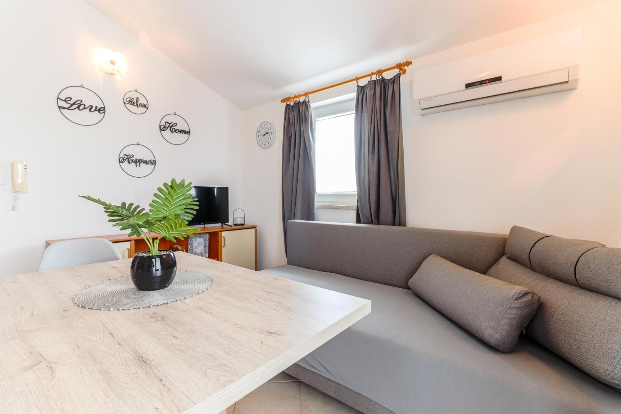 Sunshine Apartments Funtana With Balcony And Sea View 外观 照片