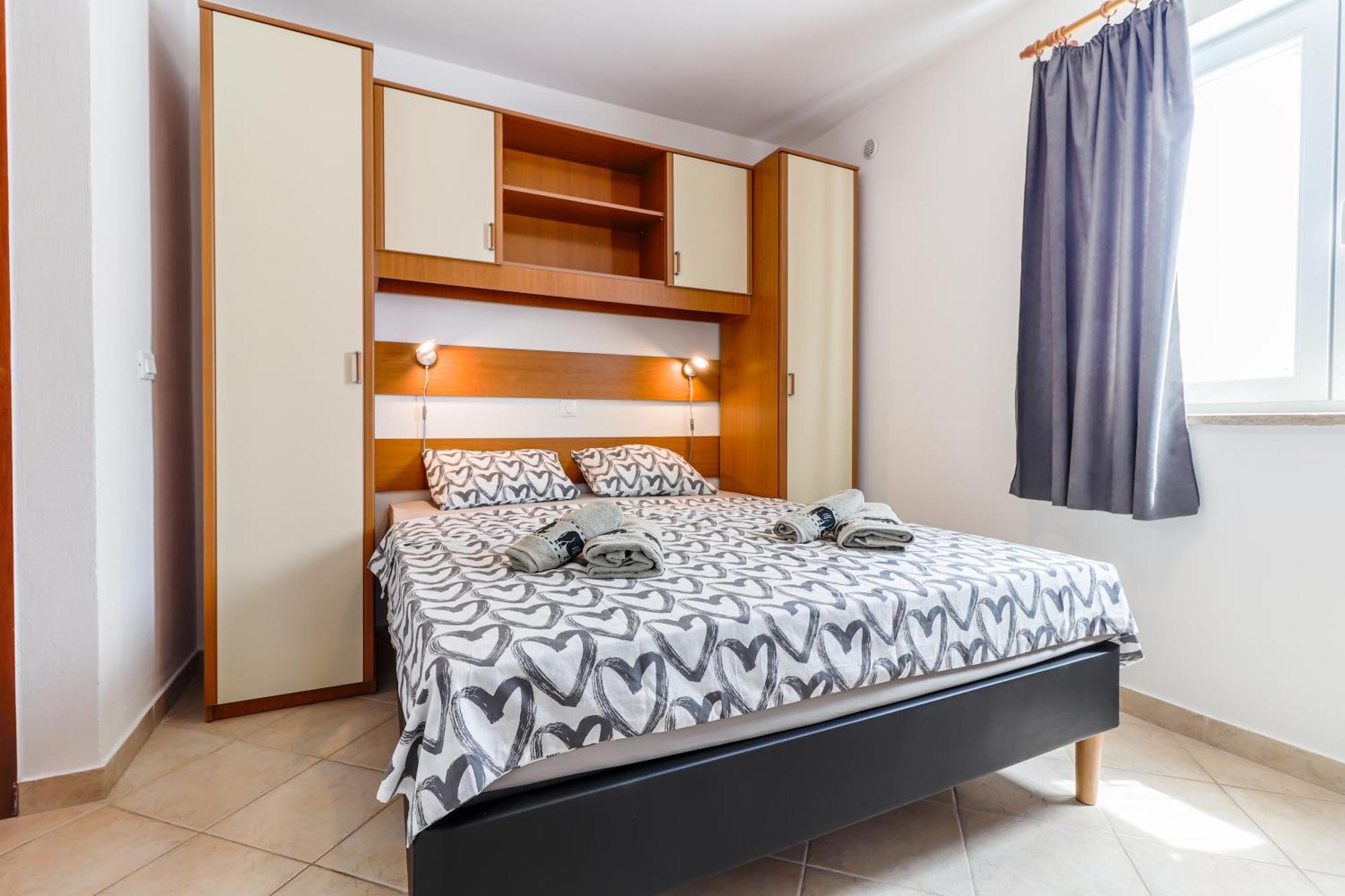 Sunshine Apartments Funtana With Balcony And Sea View 外观 照片