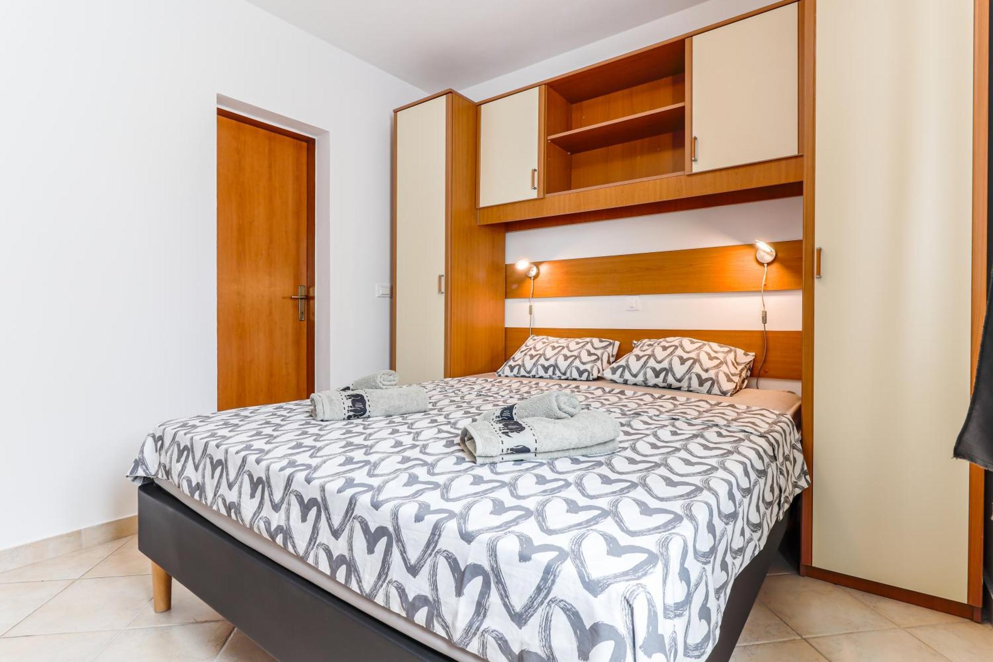 Sunshine Apartments Funtana With Balcony And Sea View 外观 照片